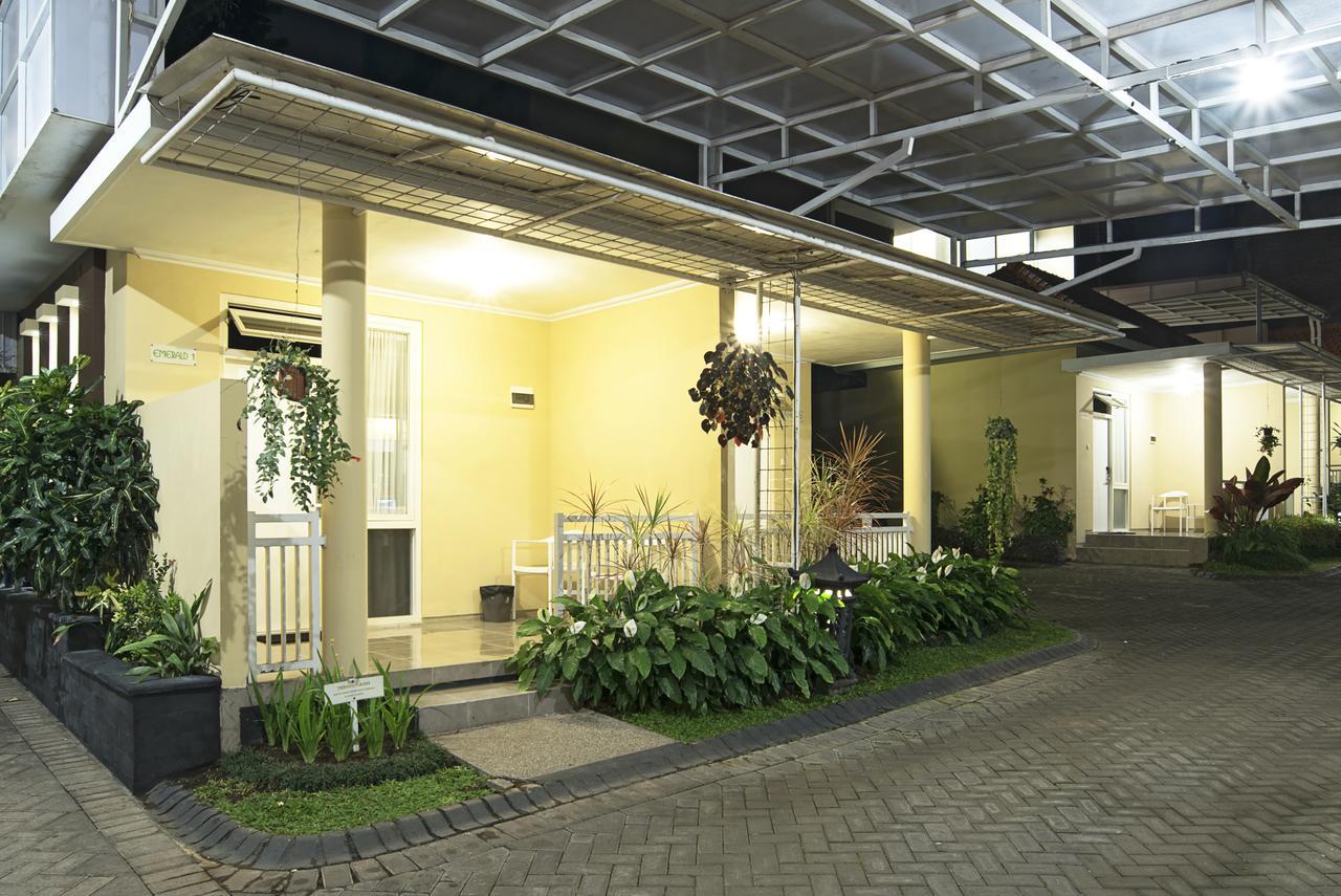 Riverstone Hotel & Cottage バトゥ エクステリア 写真