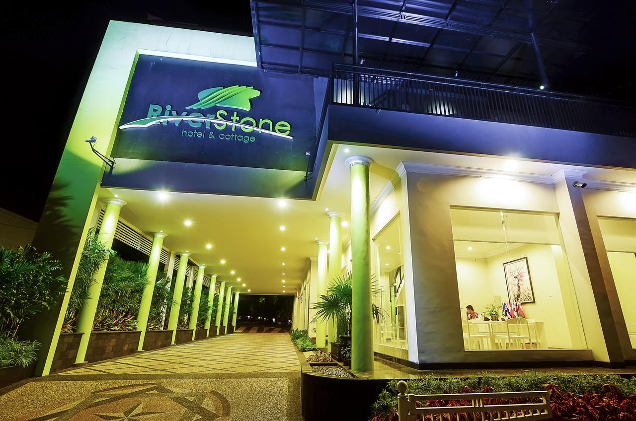 Riverstone Hotel & Cottage バトゥ エクステリア 写真